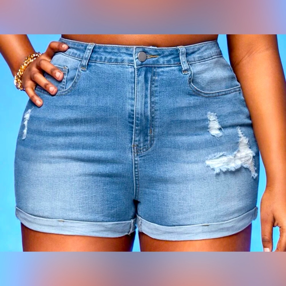 LIGHT DENIM SHORTS